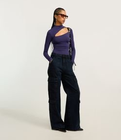 Calça Wide Leg em Jeans com Bolsos Carpinteiro e Cargo