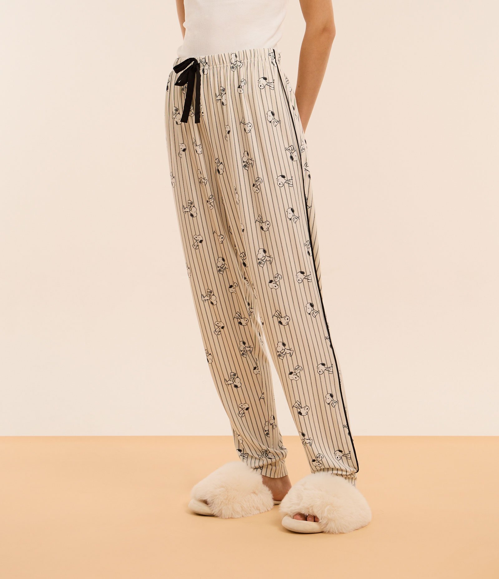 Calça de Pijama com Estampa Snoopy e Punhos Ajustados Off White 2