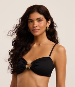 Biquíni Top Bandeau Texturizado com Aviamentos de Resina no Decote