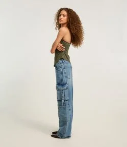 Calça Reta em Jeans com Bolsos Cargo