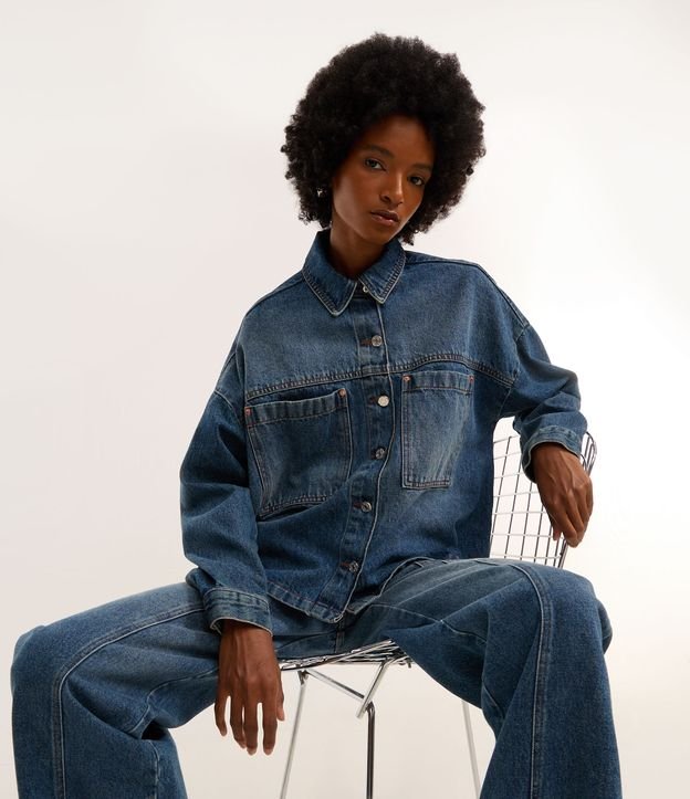 Camisa Overshirt em Jeans com Bolsos Frontais