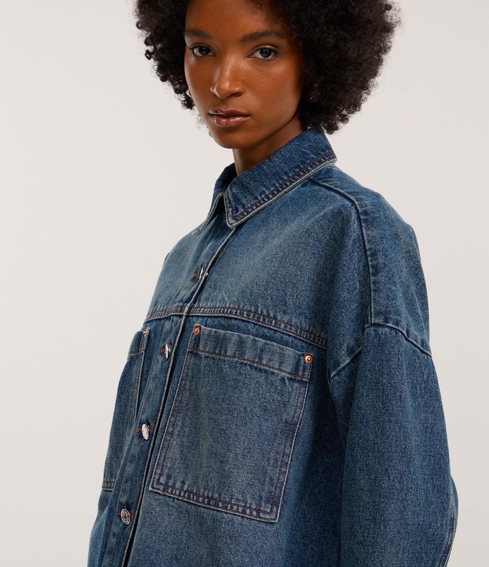 Camisa Overshirt em Jeans com Bolsos Frontais Azul 4