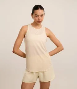 Regata Esportiva em Microfibra Texturizada e Barra Arredondada