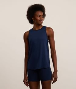 Regata Esportiva em Microfibra Texturizada e Barra Arredondada