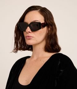 Óculos de Sol Quadrado Geométrico com Haste Contrastante