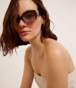 Óculos de Sol Redondo com Haste Fina e Lente Degrade