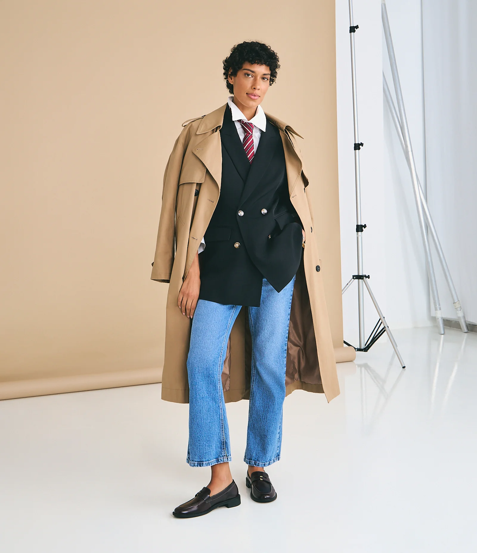Trench Coat Alongado em Gabardine com Faixa para Amarração Marrom 2