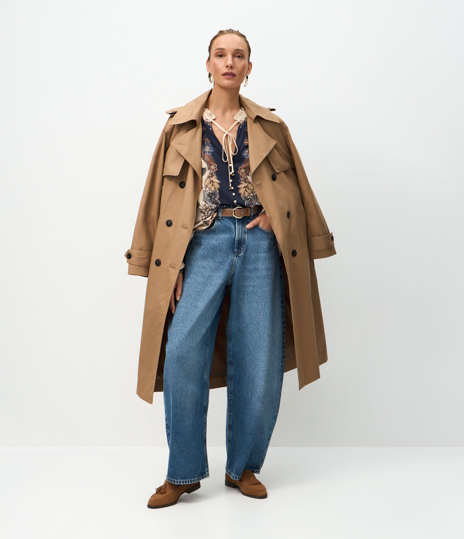 Trench Coat Alongado em Gabardine com Faixa para Amarração Marrom 6