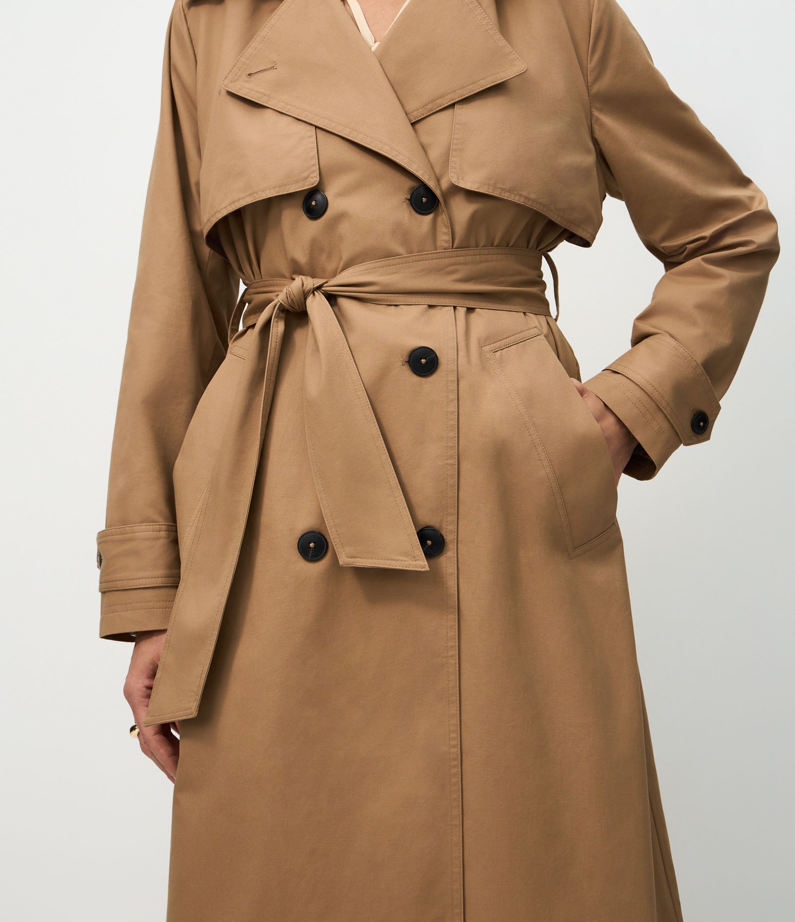 Trench Coat Alongado em Gabardine com Faixa para Amarração Marrom 8