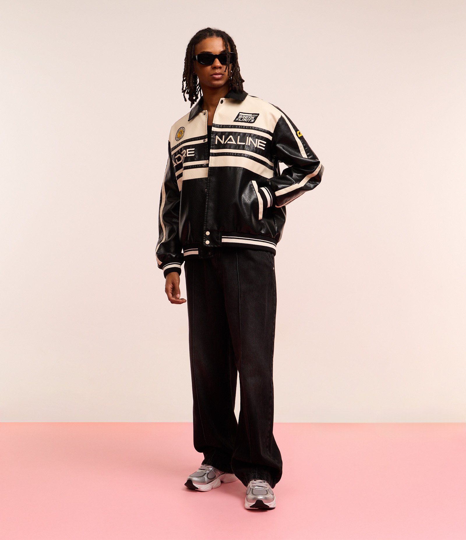 Jaqueta Boxy Racing em PU com Estampa Lettering Preto 2