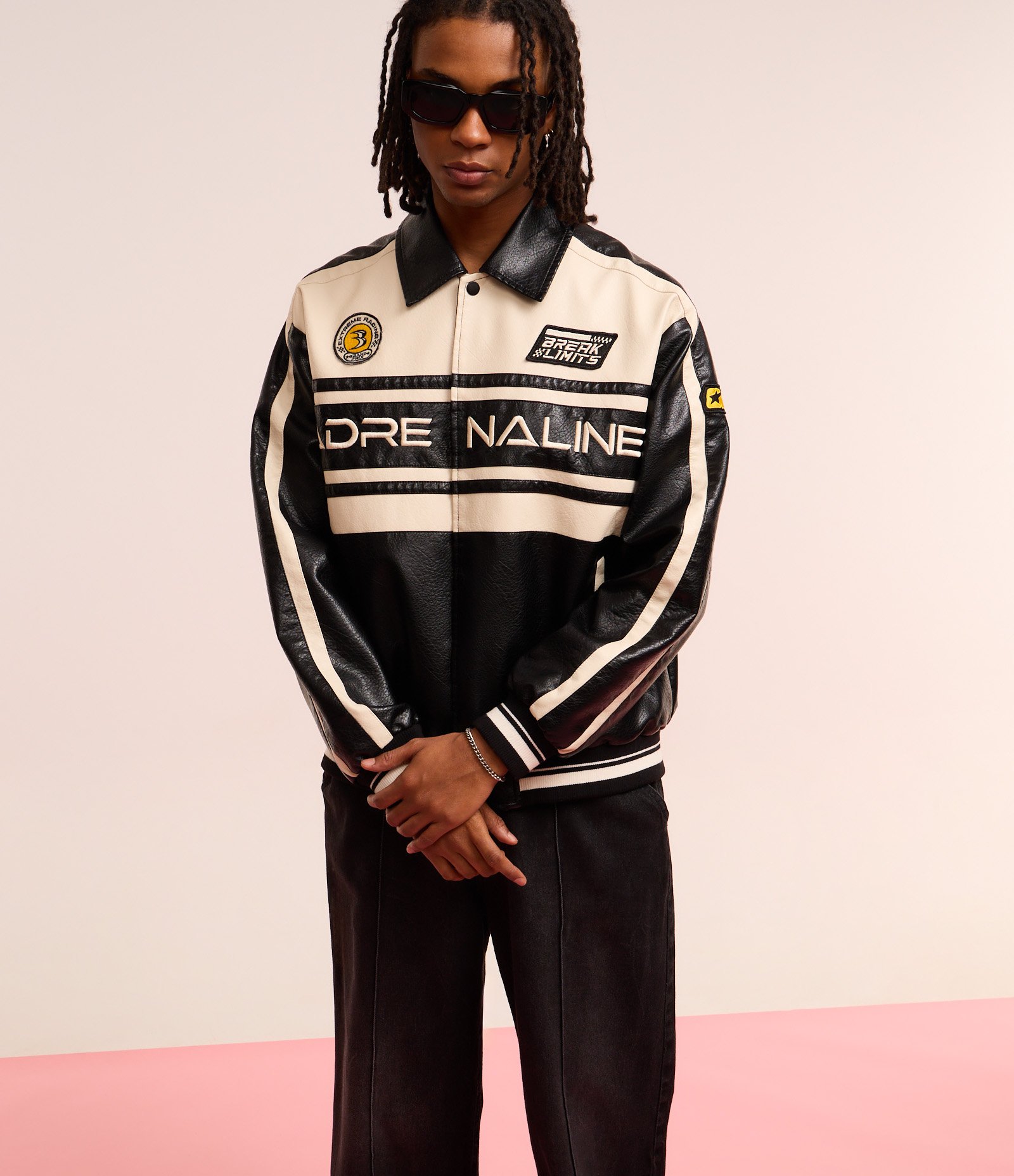 Jaqueta Boxy Racing em PU com Estampa Lettering Preto 4