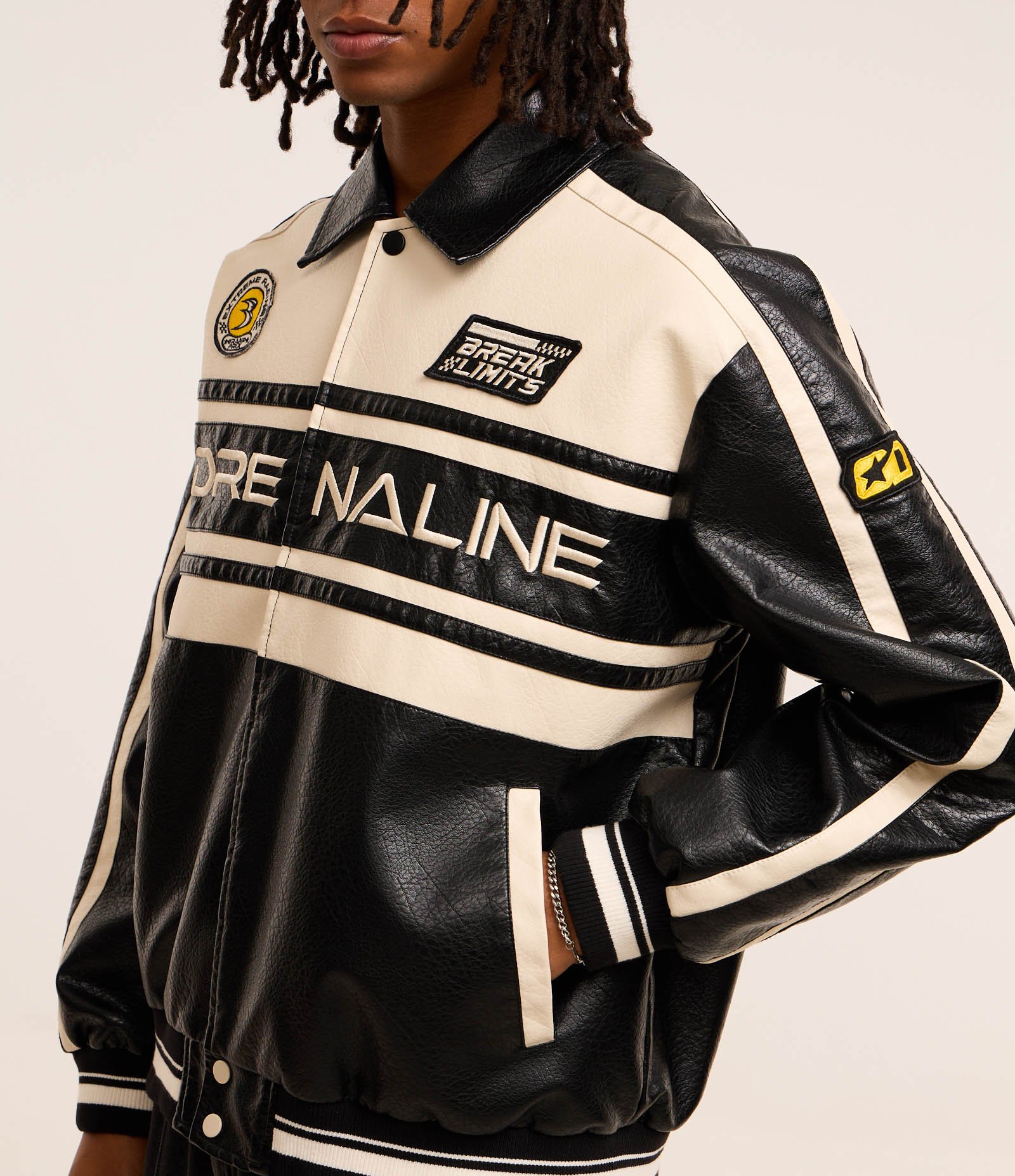 Jaqueta Boxy Racing em PU com Estampa Lettering Preto 6