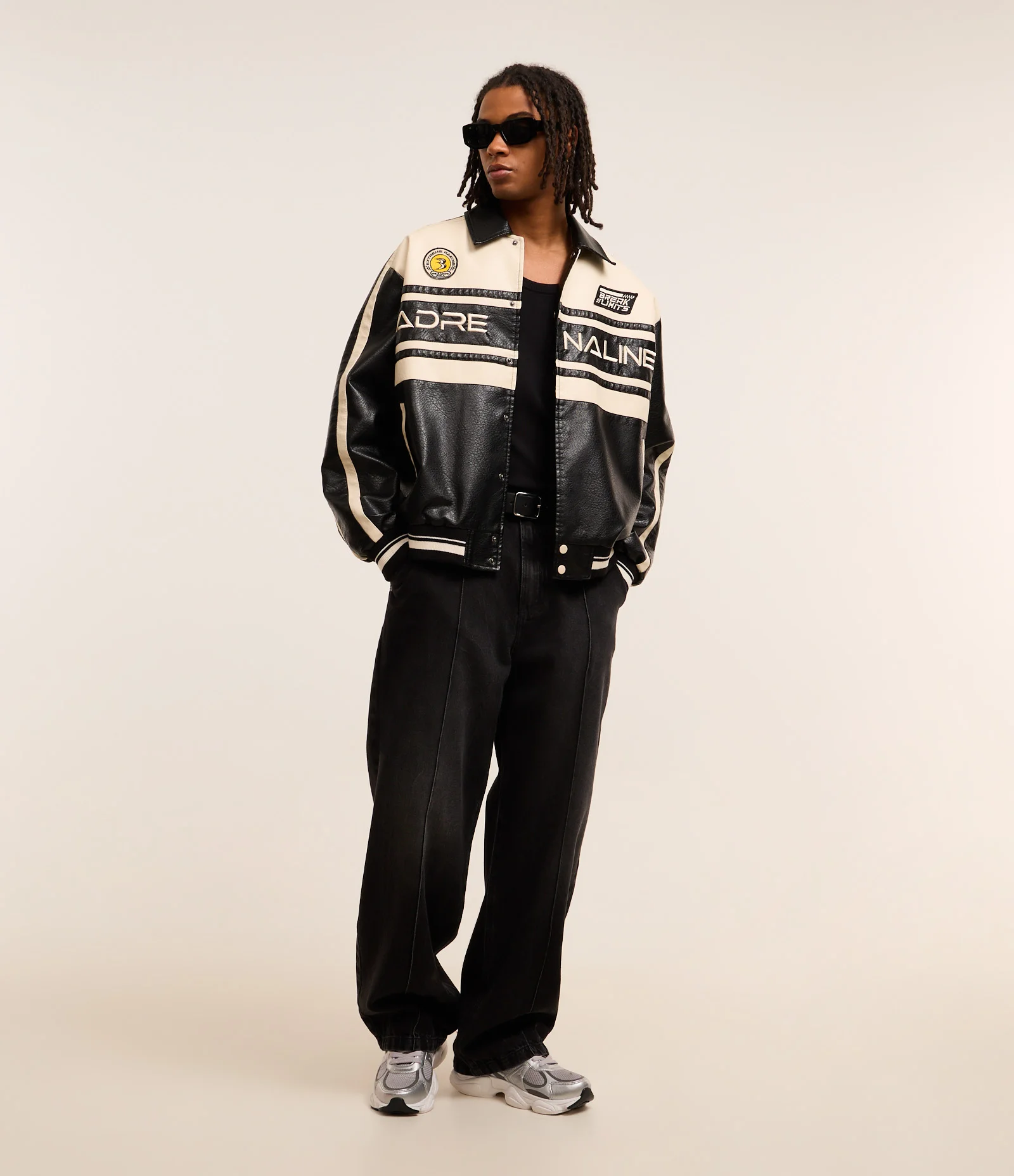 Jaqueta Boxy Racing em PU com Estampa Lettering Preto 7