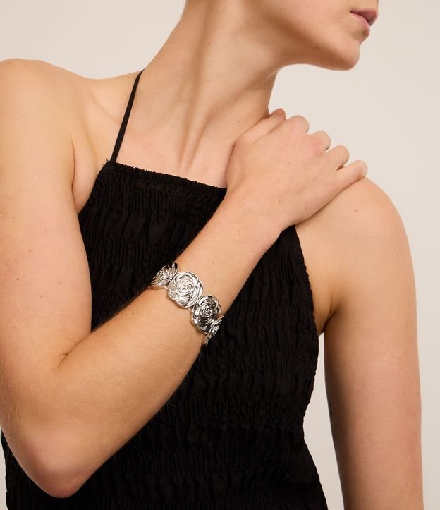 Pulseira em Formas de Rosas