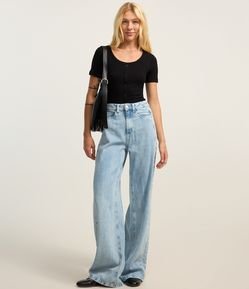 Blusa Cropped em Ribana com Decote Redondo e Botões