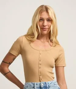 Blusa Cropped em Ribana com Decote Redondo e Botões