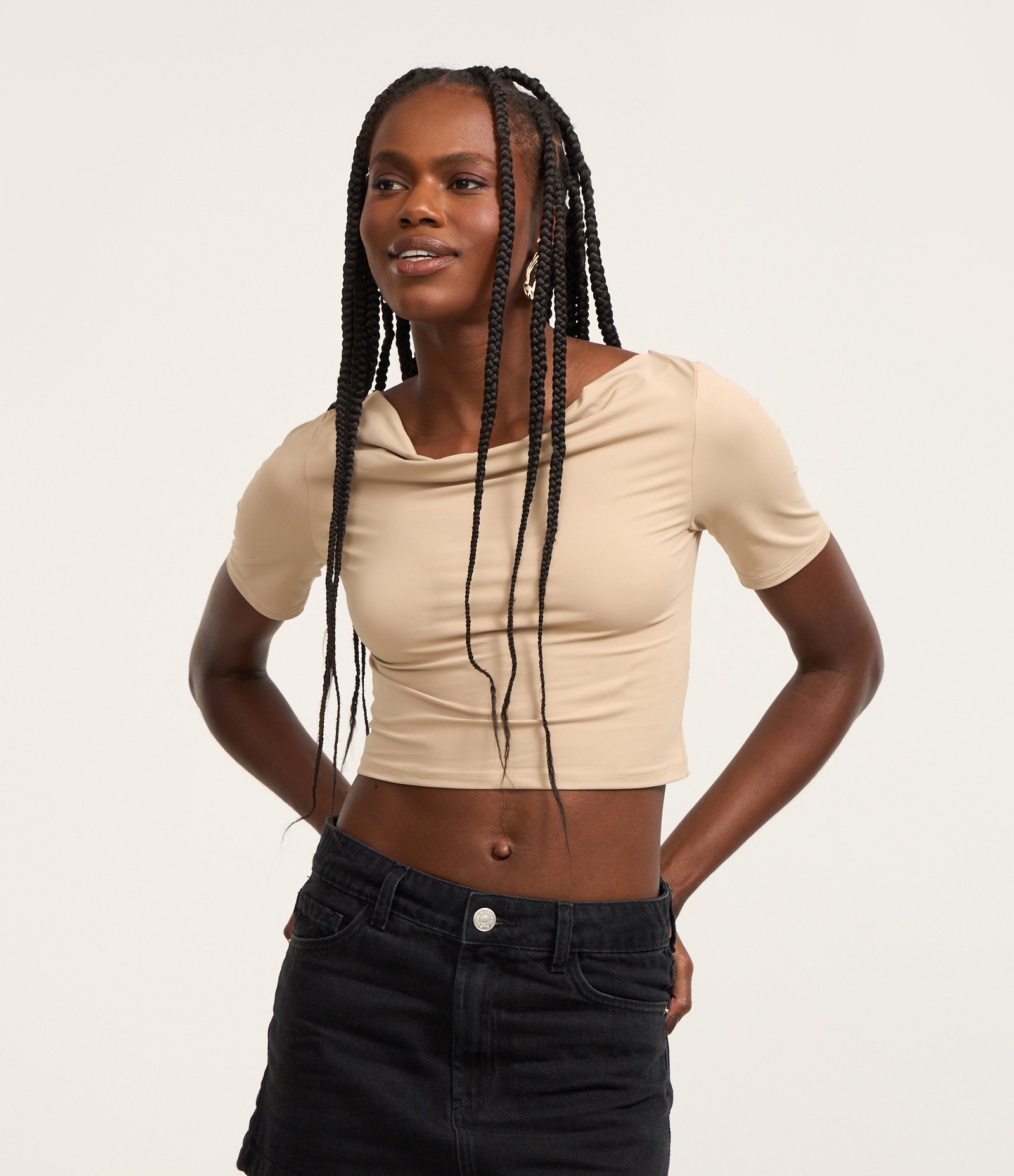 Blusa Cropped em Microfibra com Decote Degagê Bege 1