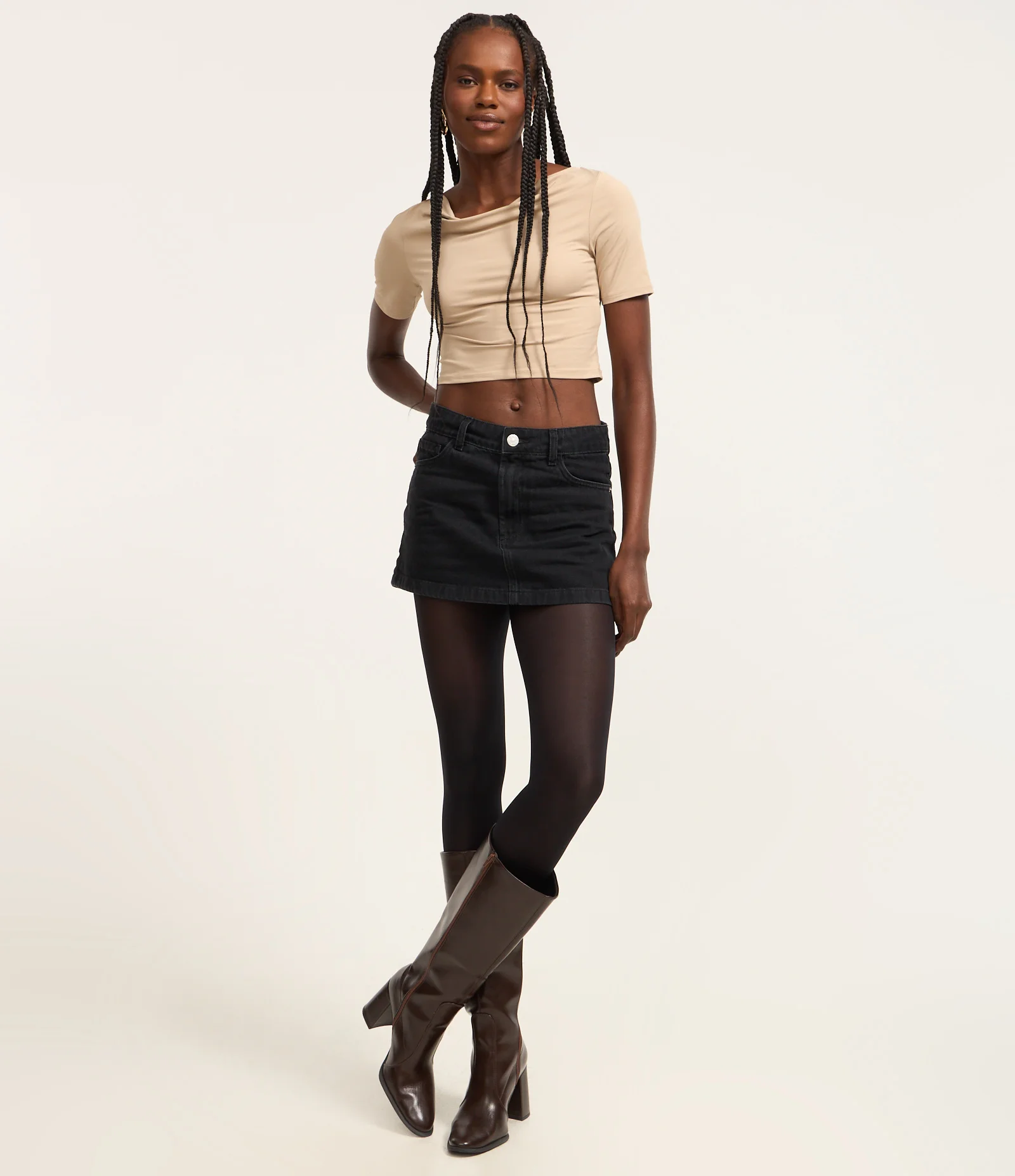 Blusa Cropped em Microfibra com Decote Degagê Bege 2