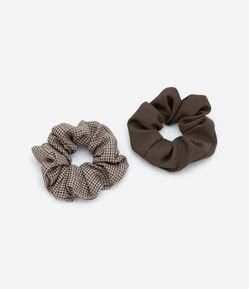 Kit 02 Scrunchies Liso e Estampado Xadrez