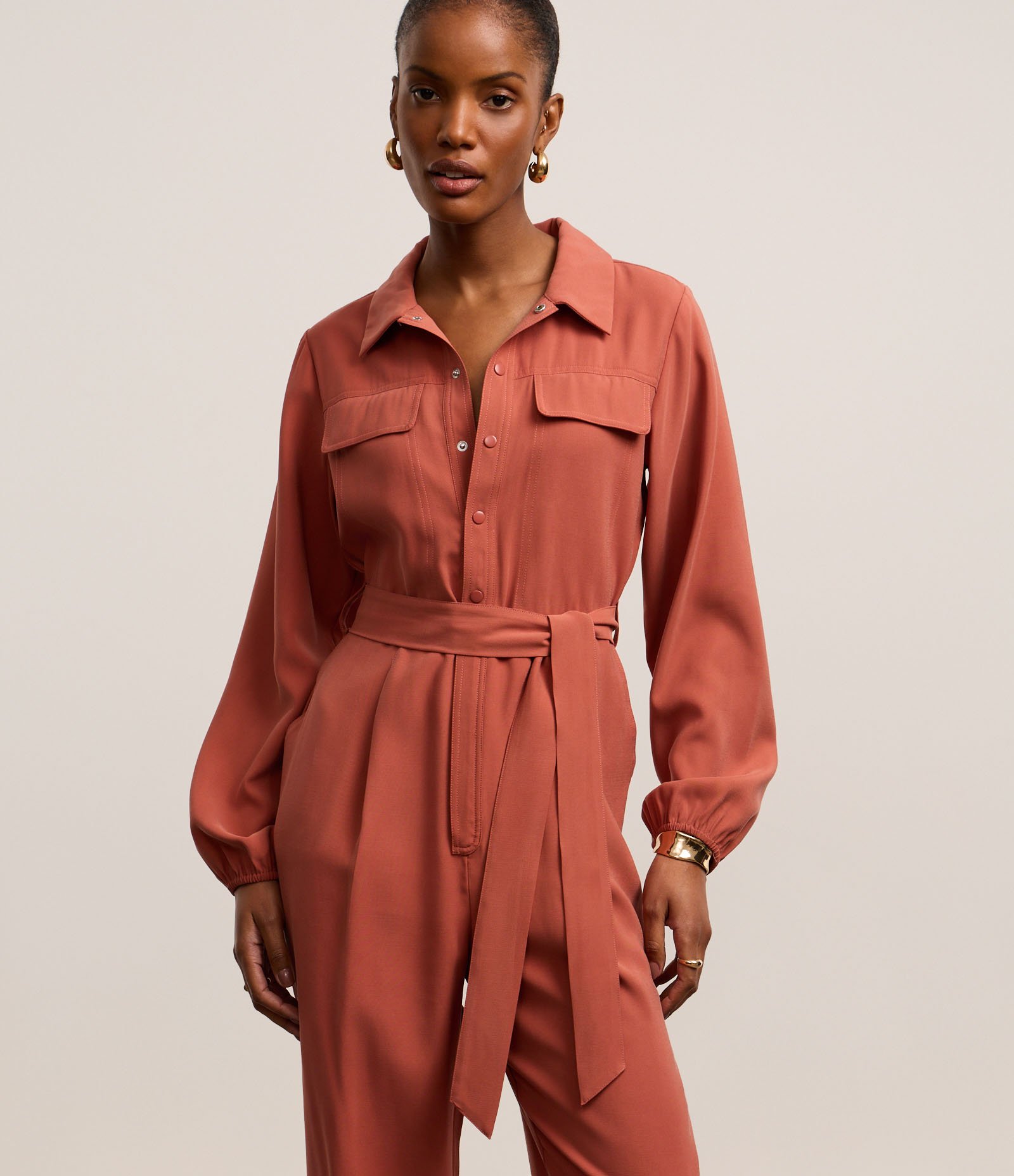 Macacão Alfaiatado em Viscolinho com Botões e Cinto de Tecido Terracota 1