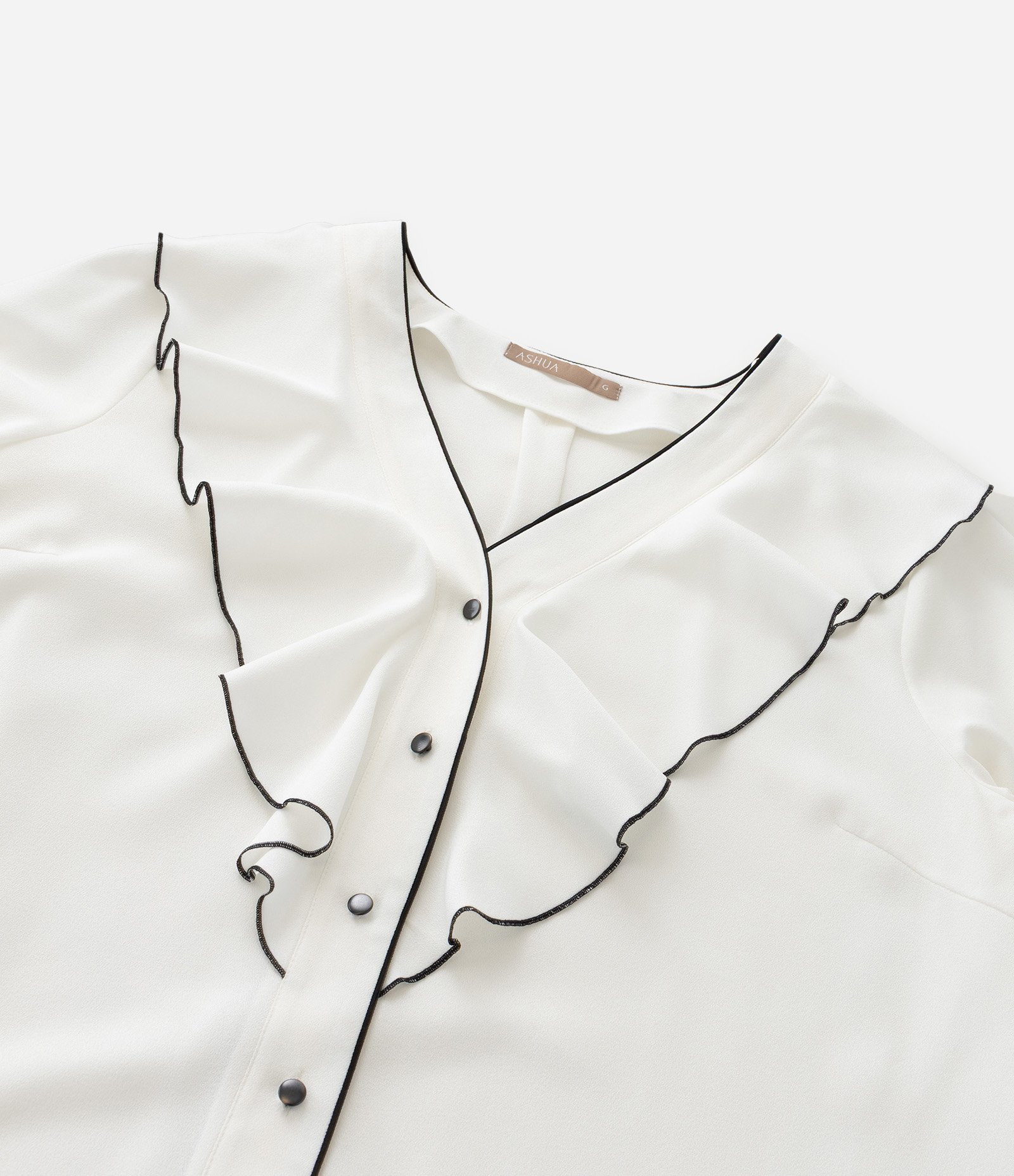 Camisa em Crepe com Gola em Babado Jabô Curve & Plus Size Off White 7