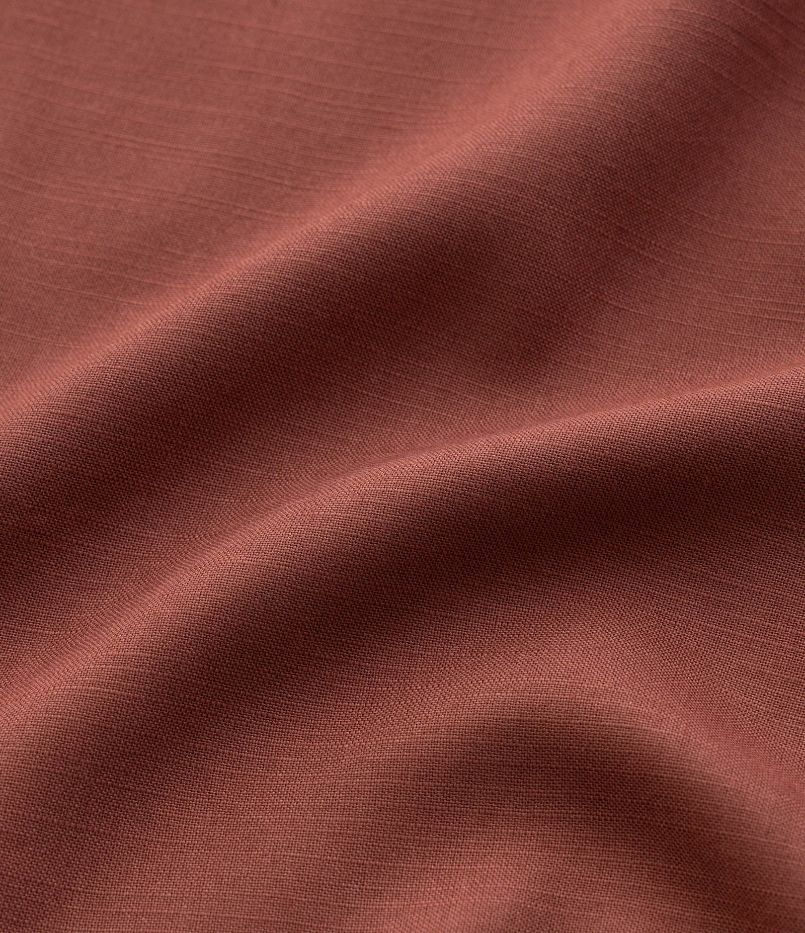 Camisa em Viscose com Decote V Curve & Plus Size Marrom 6