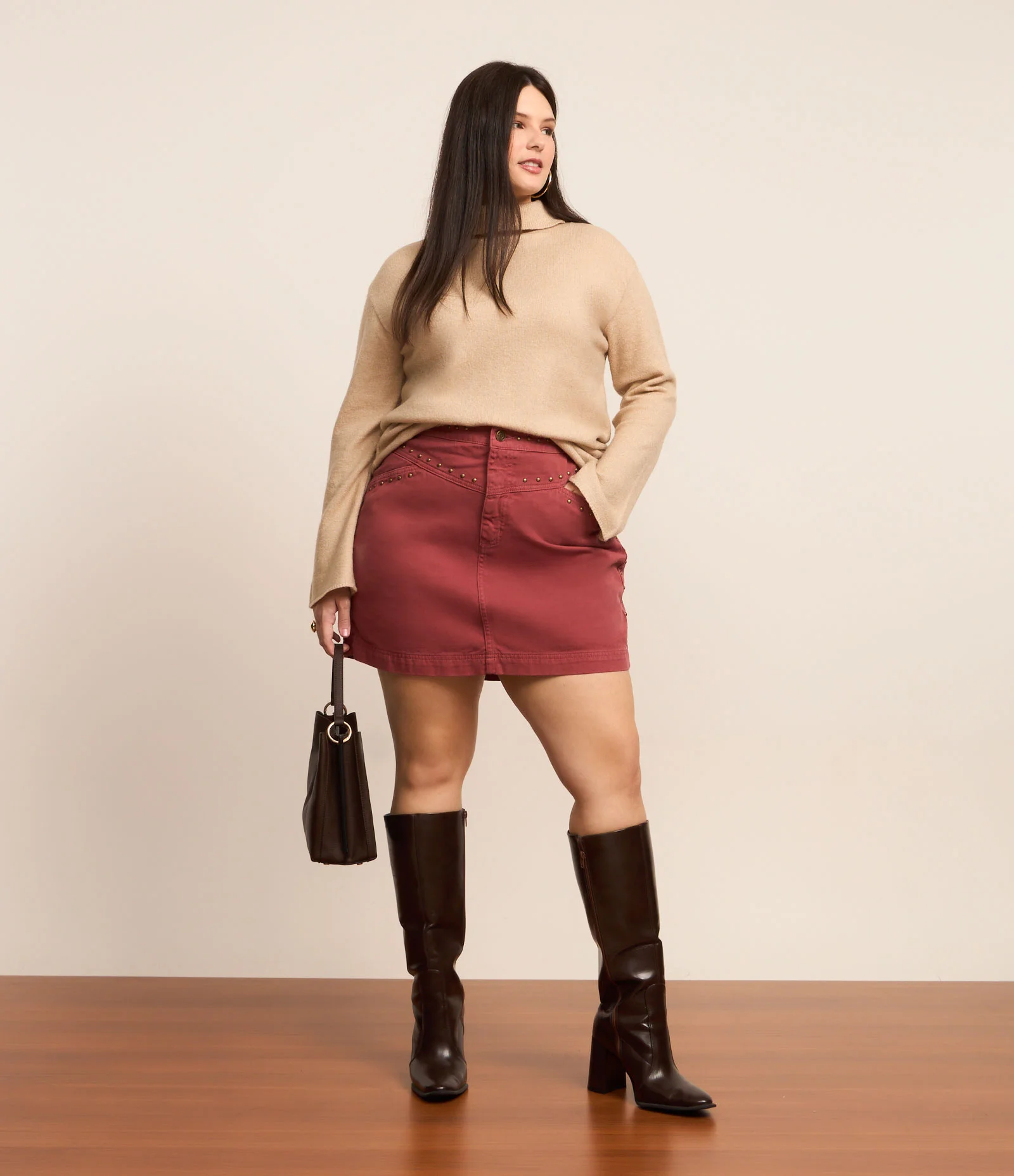 Saia Curta em Sarja com Tachinhas Frontais Curve & Plus Size Vermelho 1