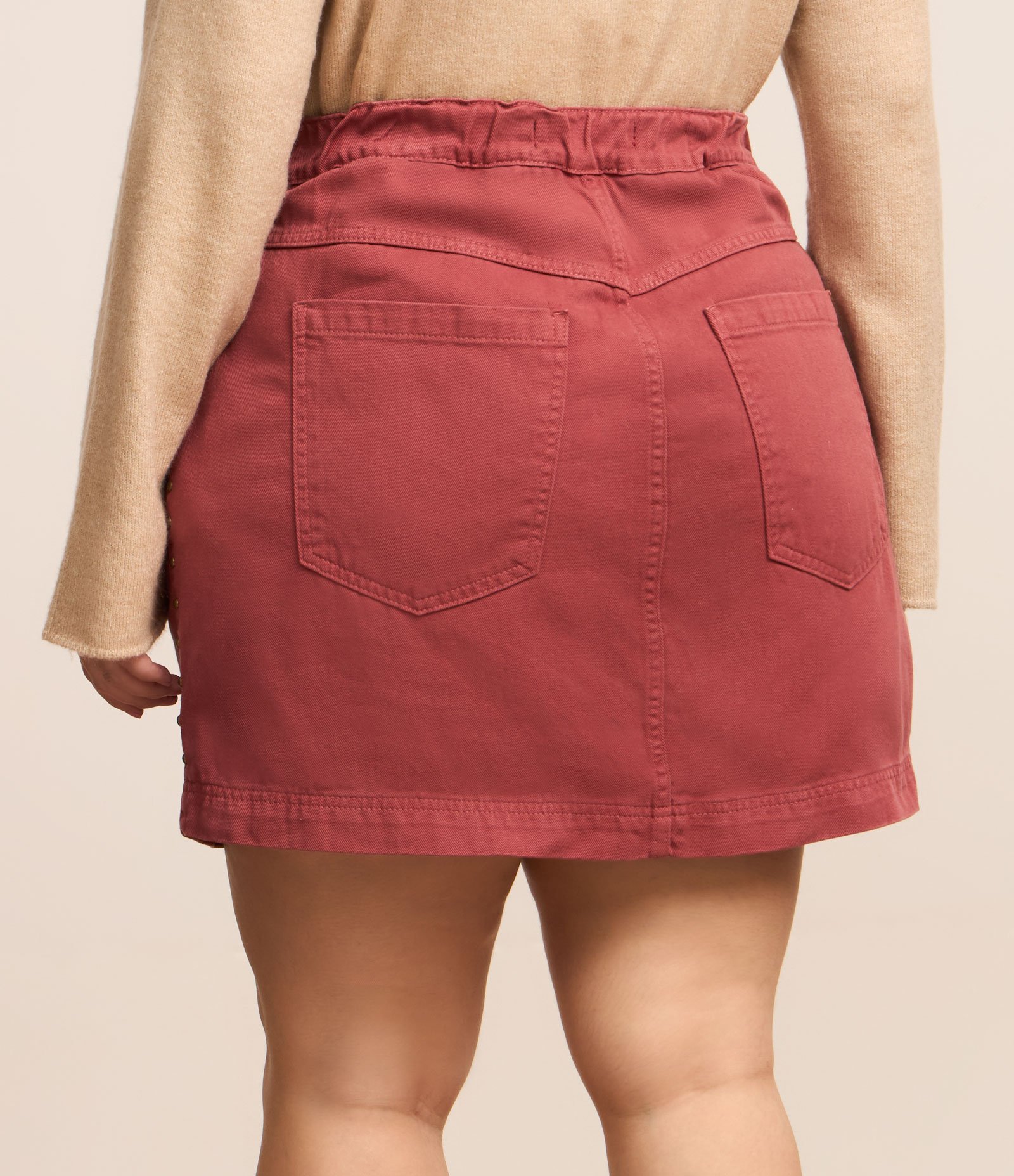 Saia Curta em Sarja com Tachinhas Frontais Curve & Plus Size Vermelho 3