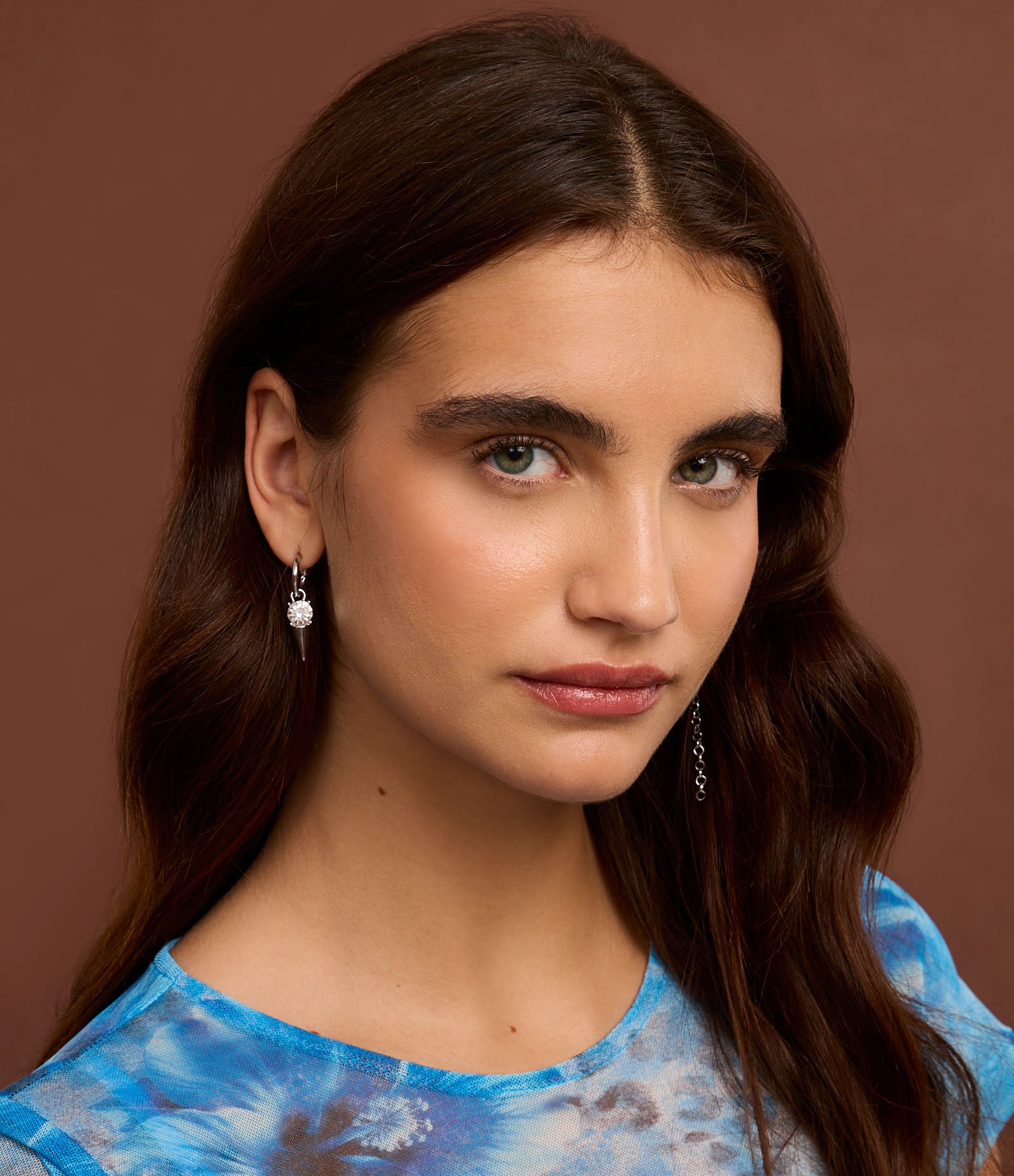 Brinco Argola Assimétrico com Pingente de Estrela e Piercing com Spikes e Strass Prata 4