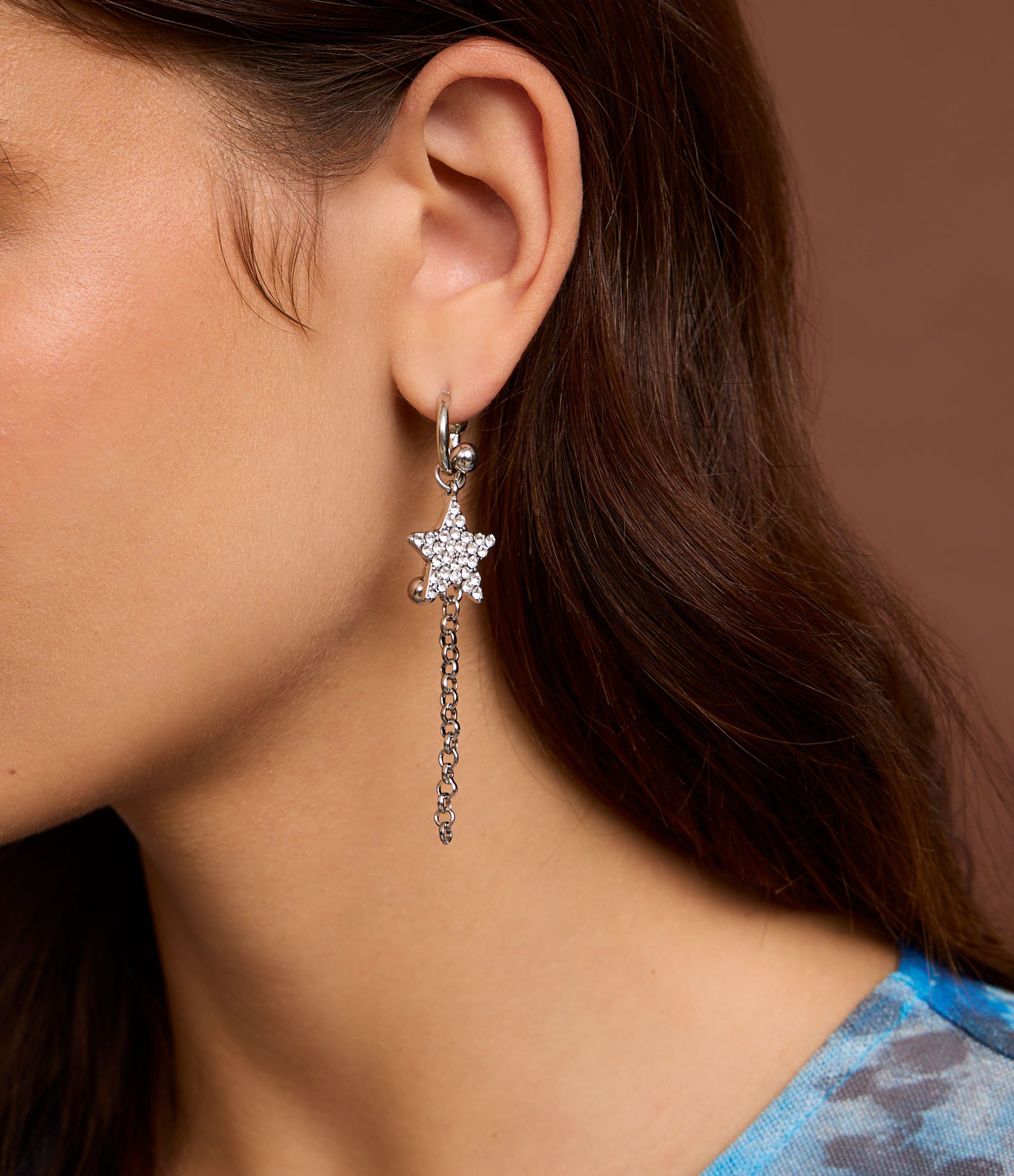 Brinco Argola Assimétrico com Pingente de Estrela e Piercing com Spikes e Strass Prata 5