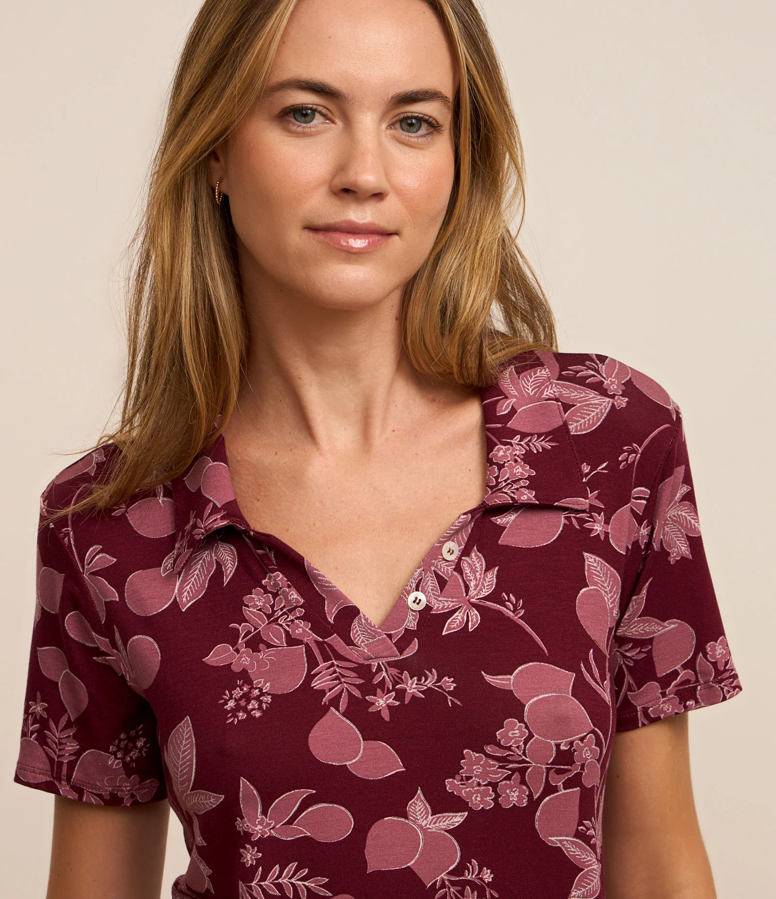 Camisola Curta em Viscose com Gola Polo e Estampa Folhagem Vermelho 2