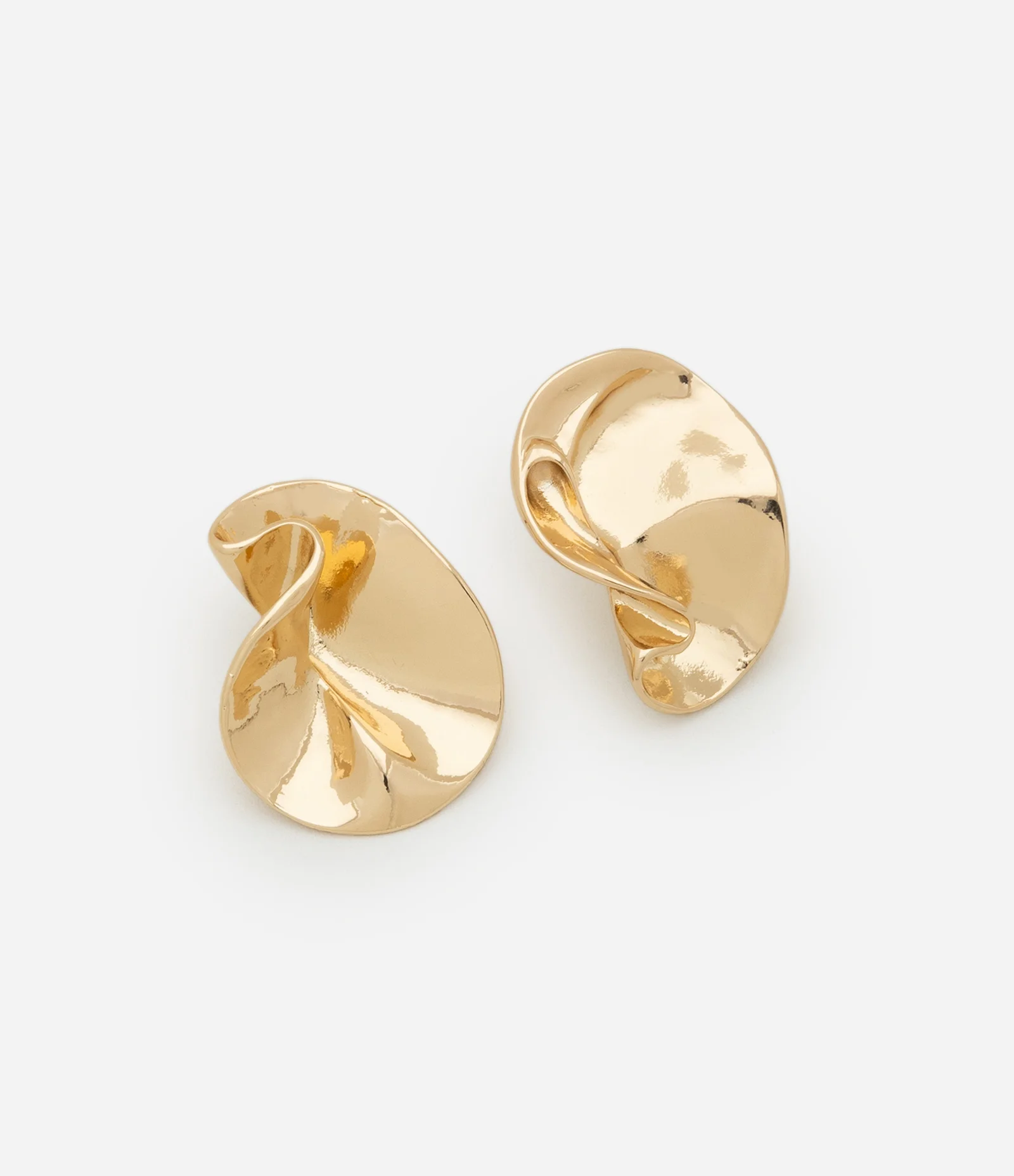 Brinco Botão com Placa Torcida Assimétrica Dourado 1