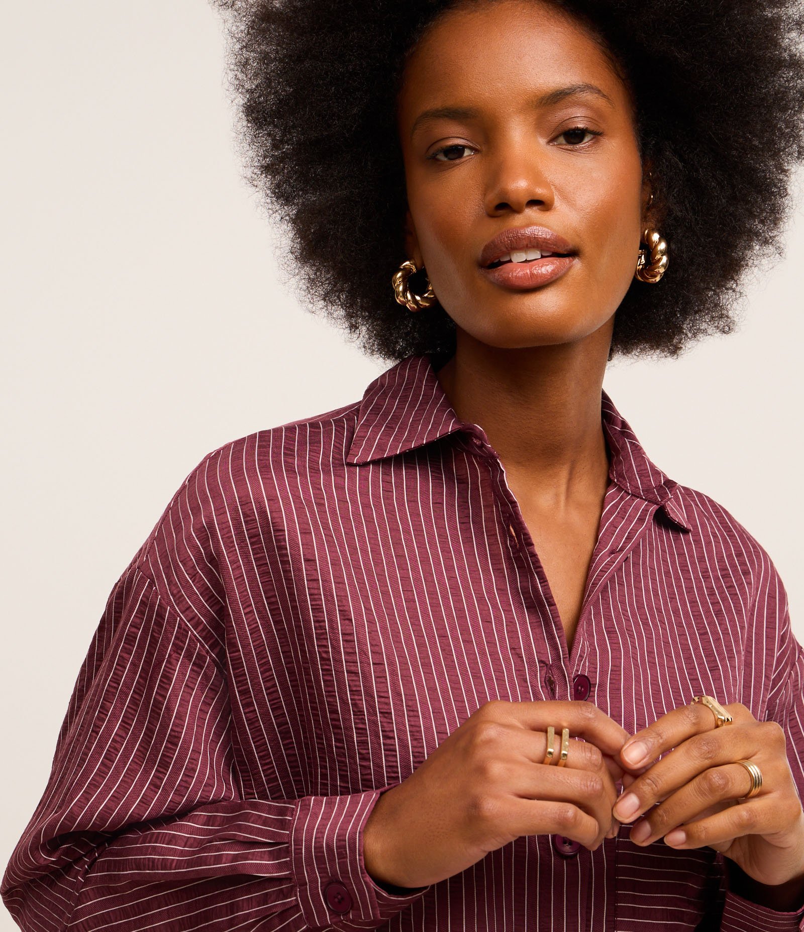 Camisa Listrada em Tricoline Texturizado com Bolso Bordô 3