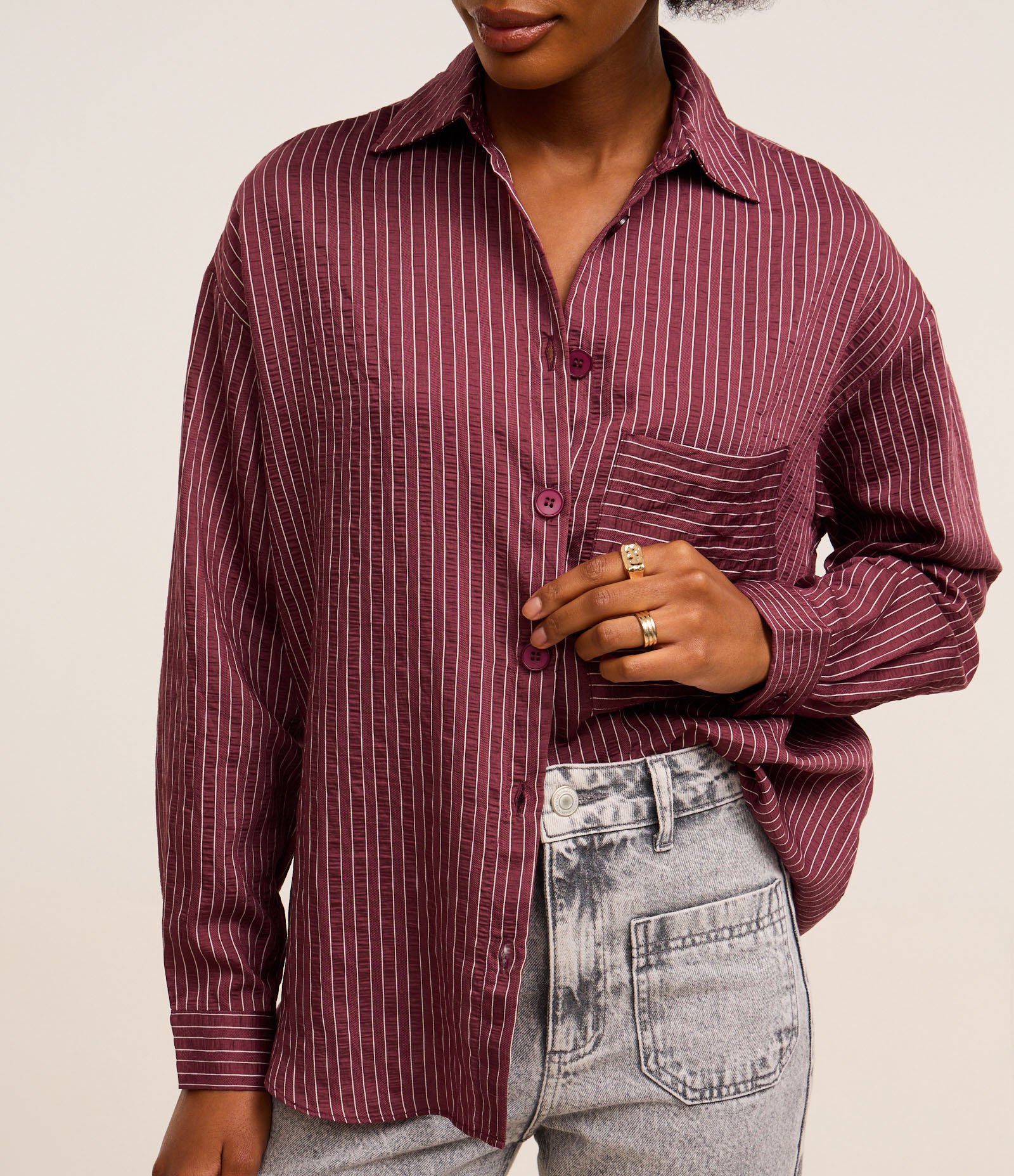 Camisa Listrada em Tricoline Texturizado com Bolso Bordô 5