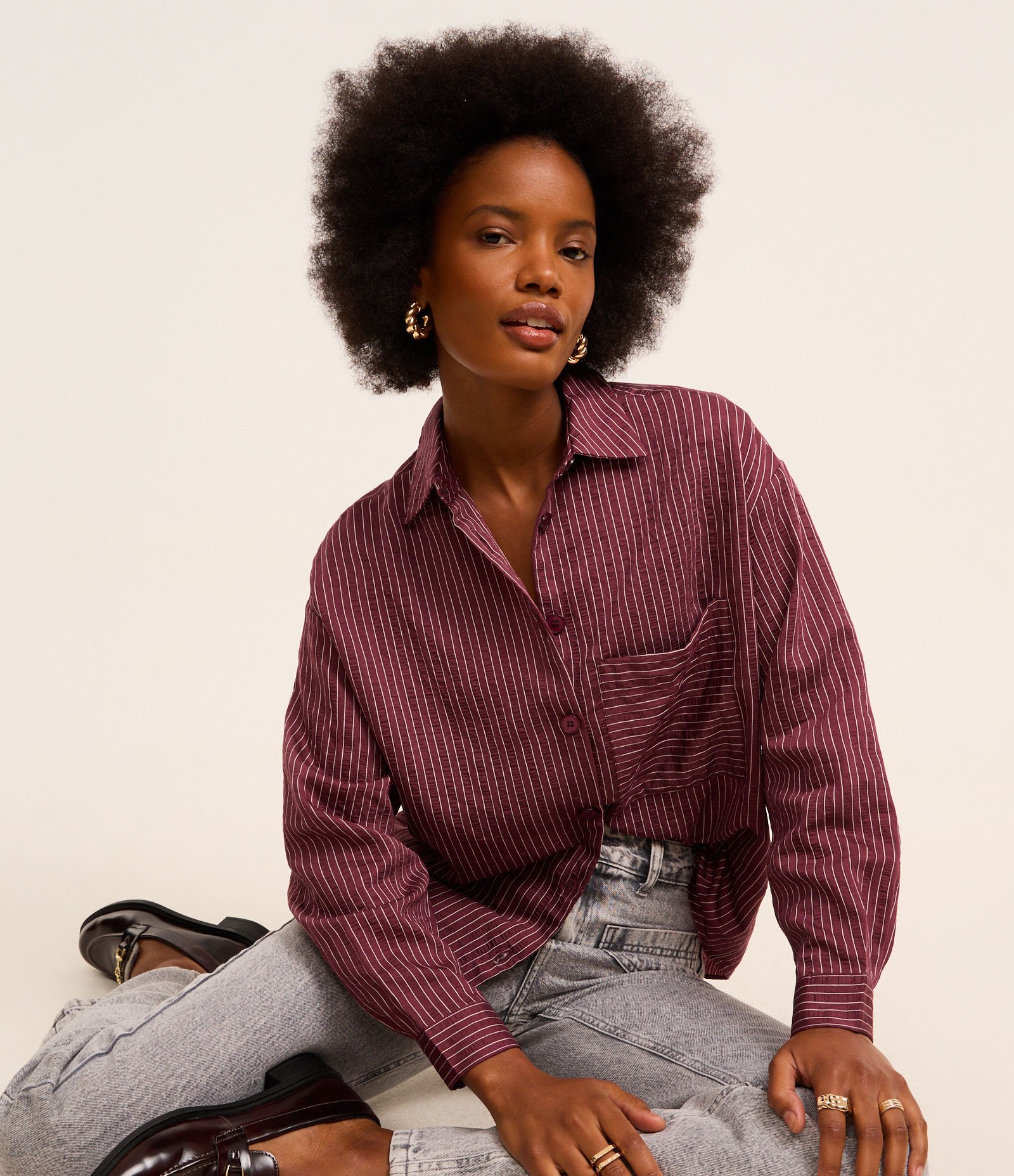 Camisa Listrada em Tricoline Texturizado com Bolso Bordô 6