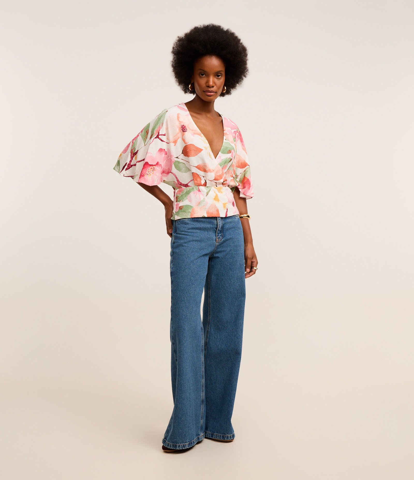 Blusa Comfy em Viscose com Estampa Floral Aquarelada Rosa/Verde/Branco 2