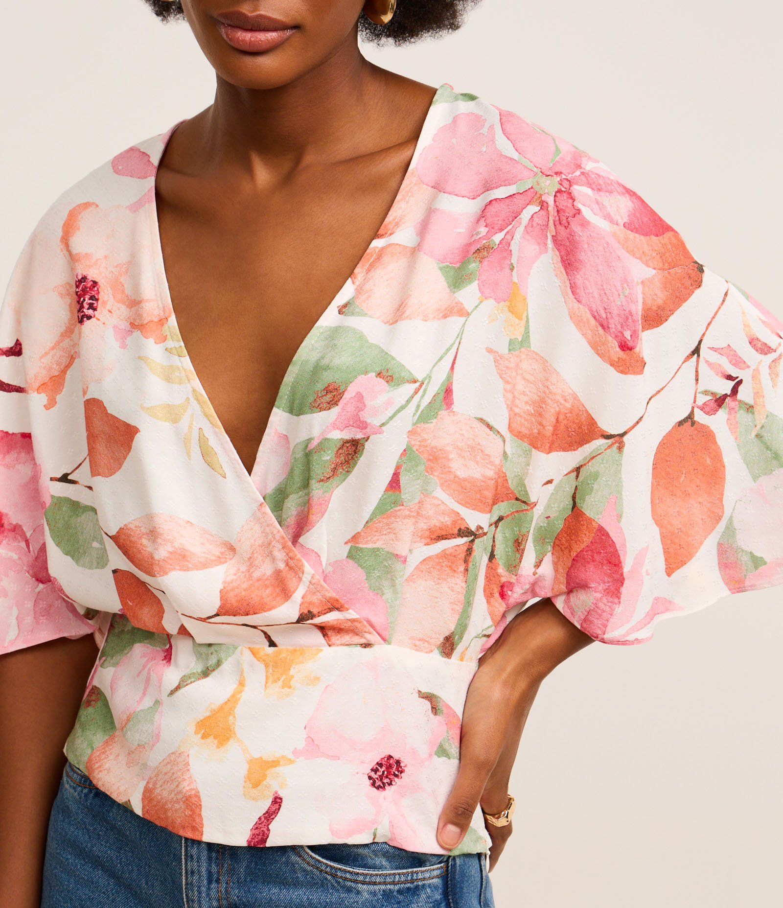 Blusa Comfy em Viscose com Estampa Floral Aquarelada Rosa/Verde/Branco 4