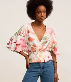 Blusa Comfy em Viscose com Estampa Floral Aquarelada