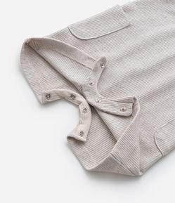 Jardineira Infantil Canelada com Bolsinhos - Tam 0 a 18 meses