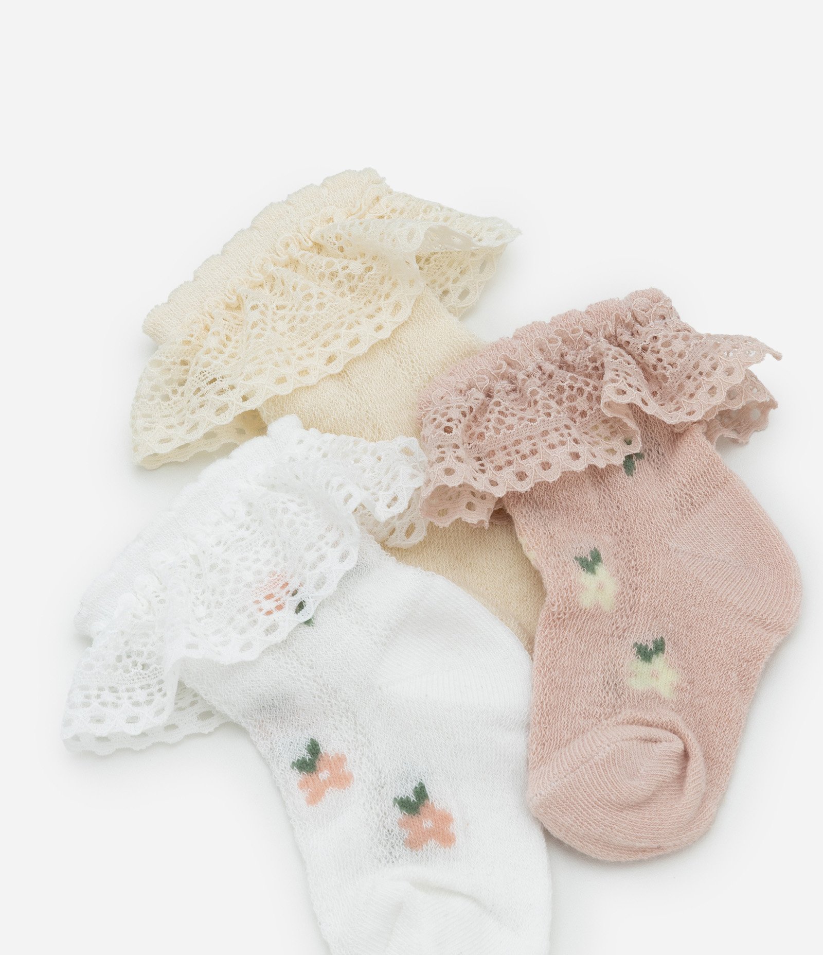 Kit 03 Meias Infantis com Babadinho em Renda - Tam  RN a 12 meses Rosa/Bege/Branco 3