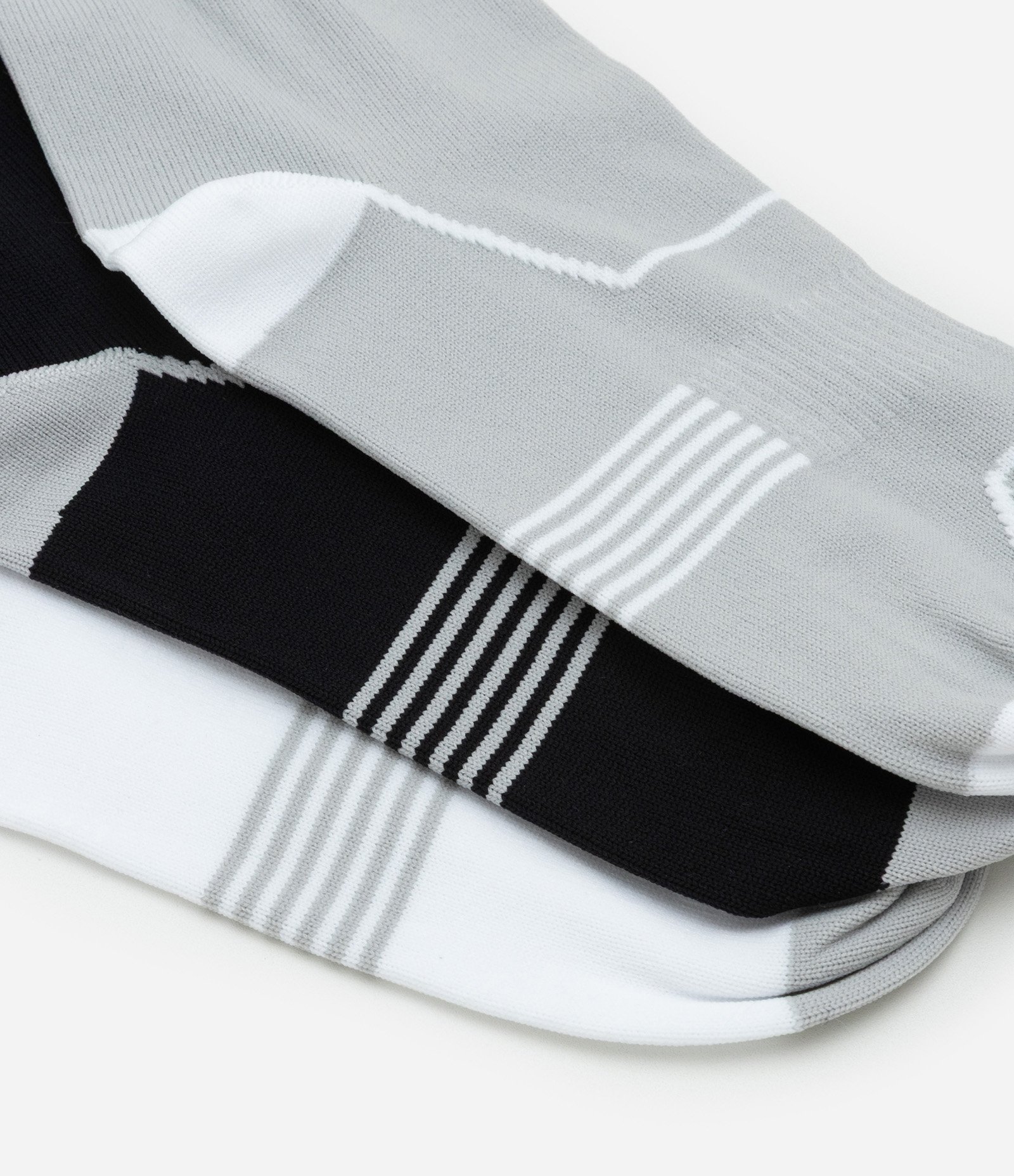 Kit 03 Meias Cano Médio Esportivas em Poliamida com Estampa de Listra Preto/Branco/Cinza 4