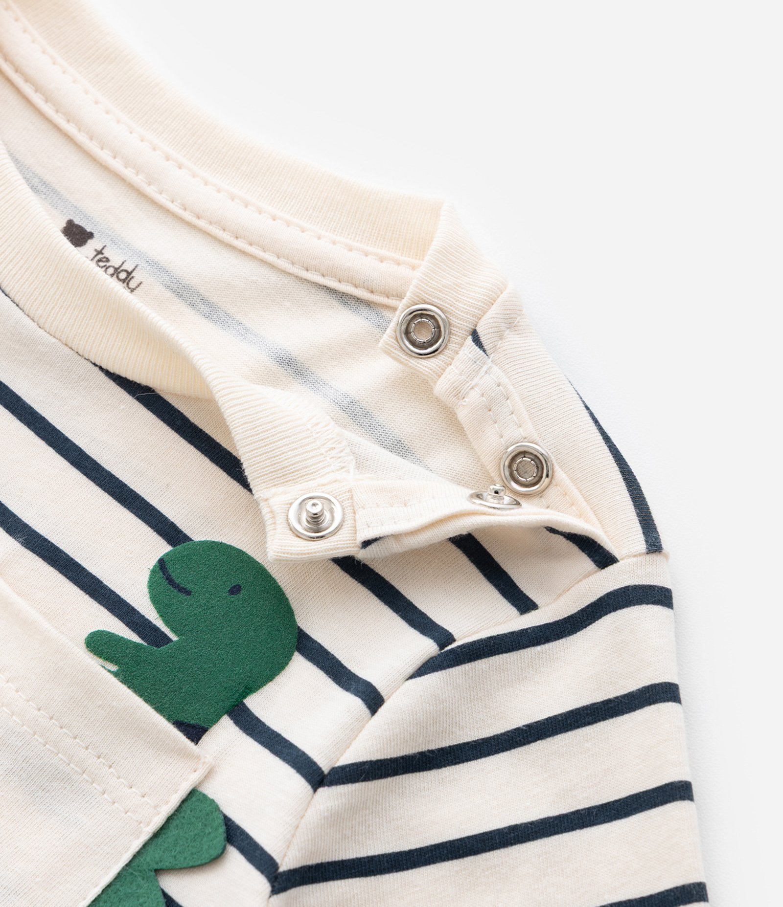 Camiseta Infantil com Bolsinho e Estampa Dino - Tam 0 a 18 meses Bege/Verde 5