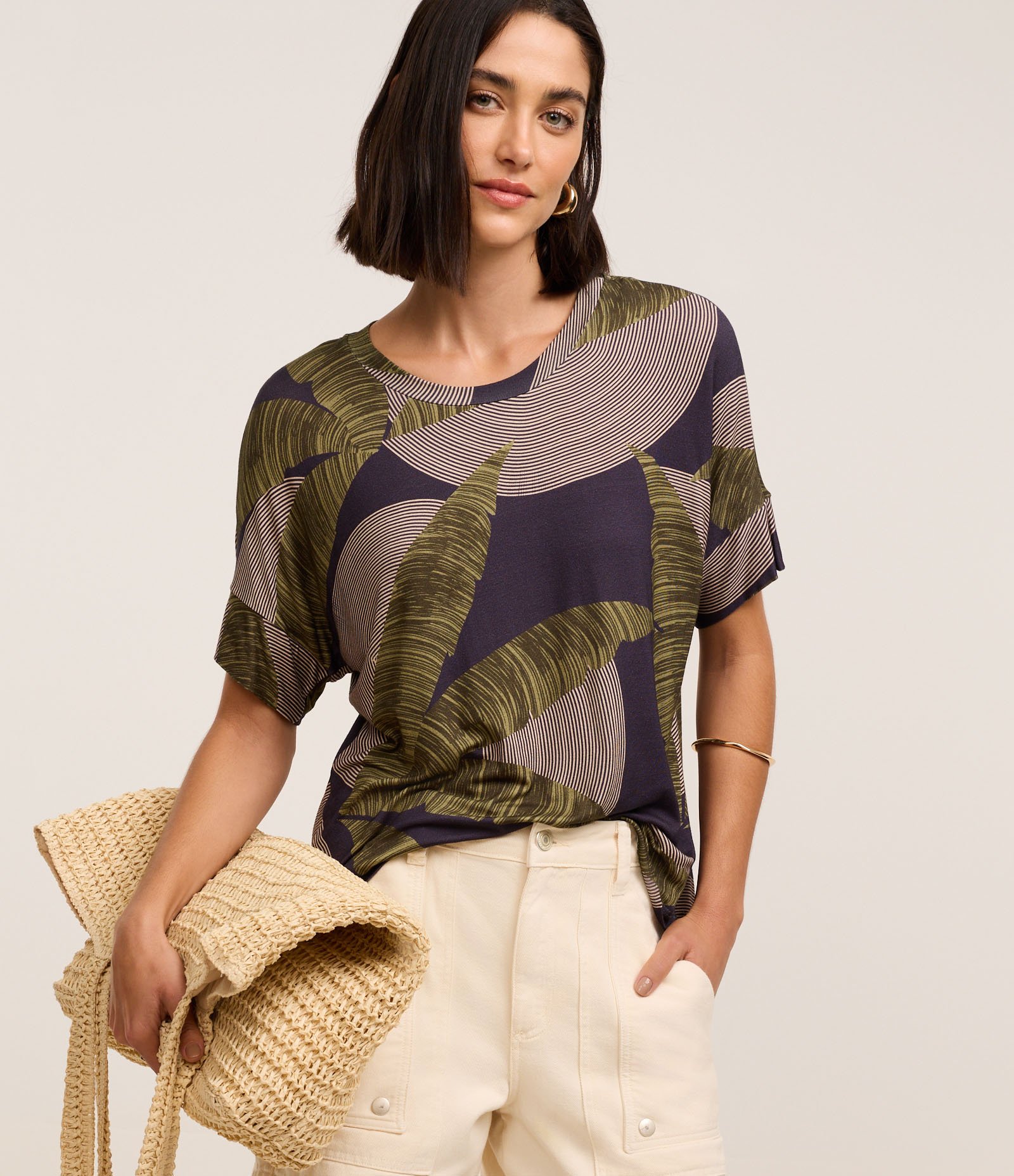 Blusa Leve em Viscose com Estampa de Folhagens Azul Marinho/Verde 1