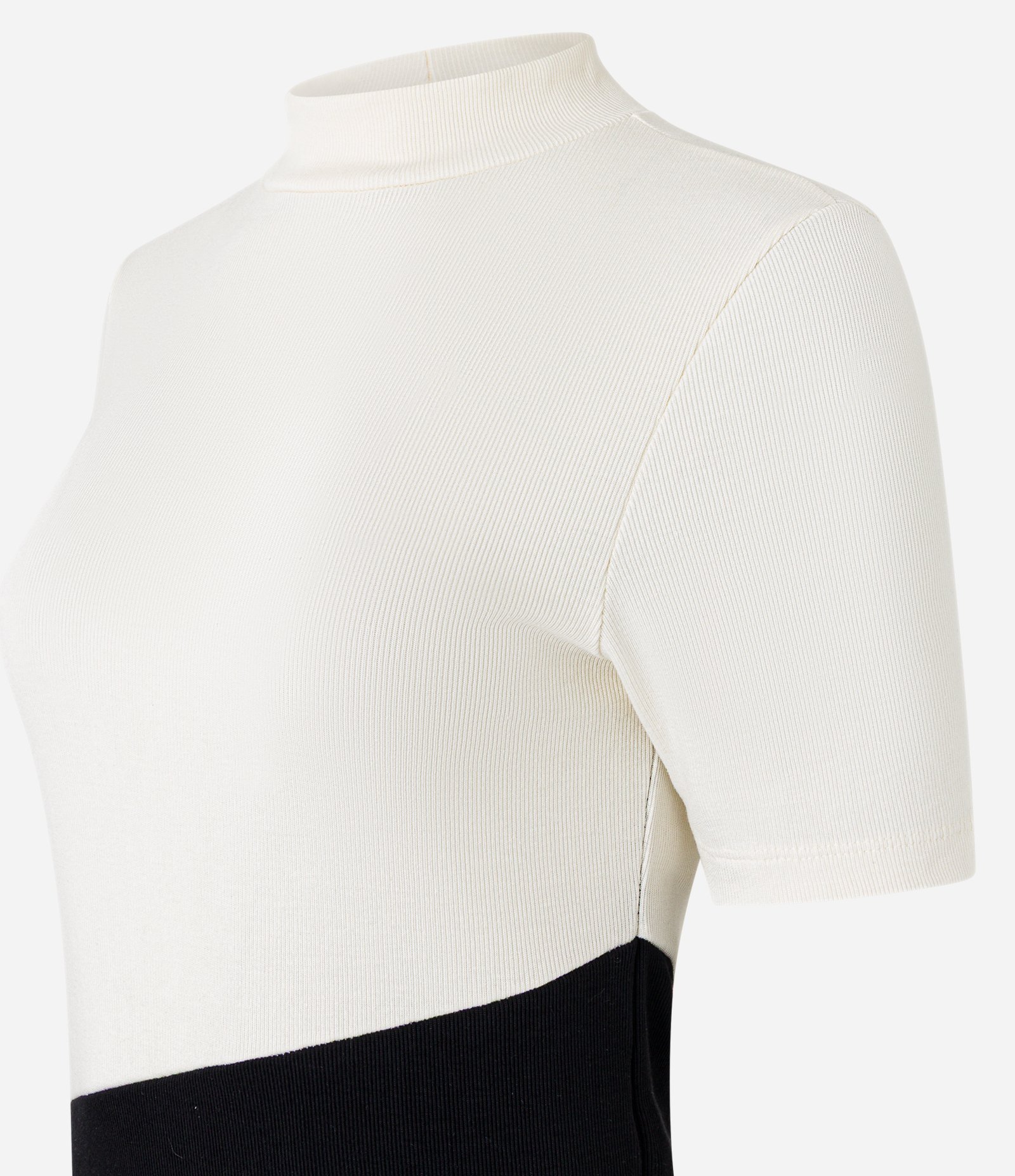 Blusa em Ribana com Recorte Diagonal e Bloco de Cor Bicolor Branco/Preto 6