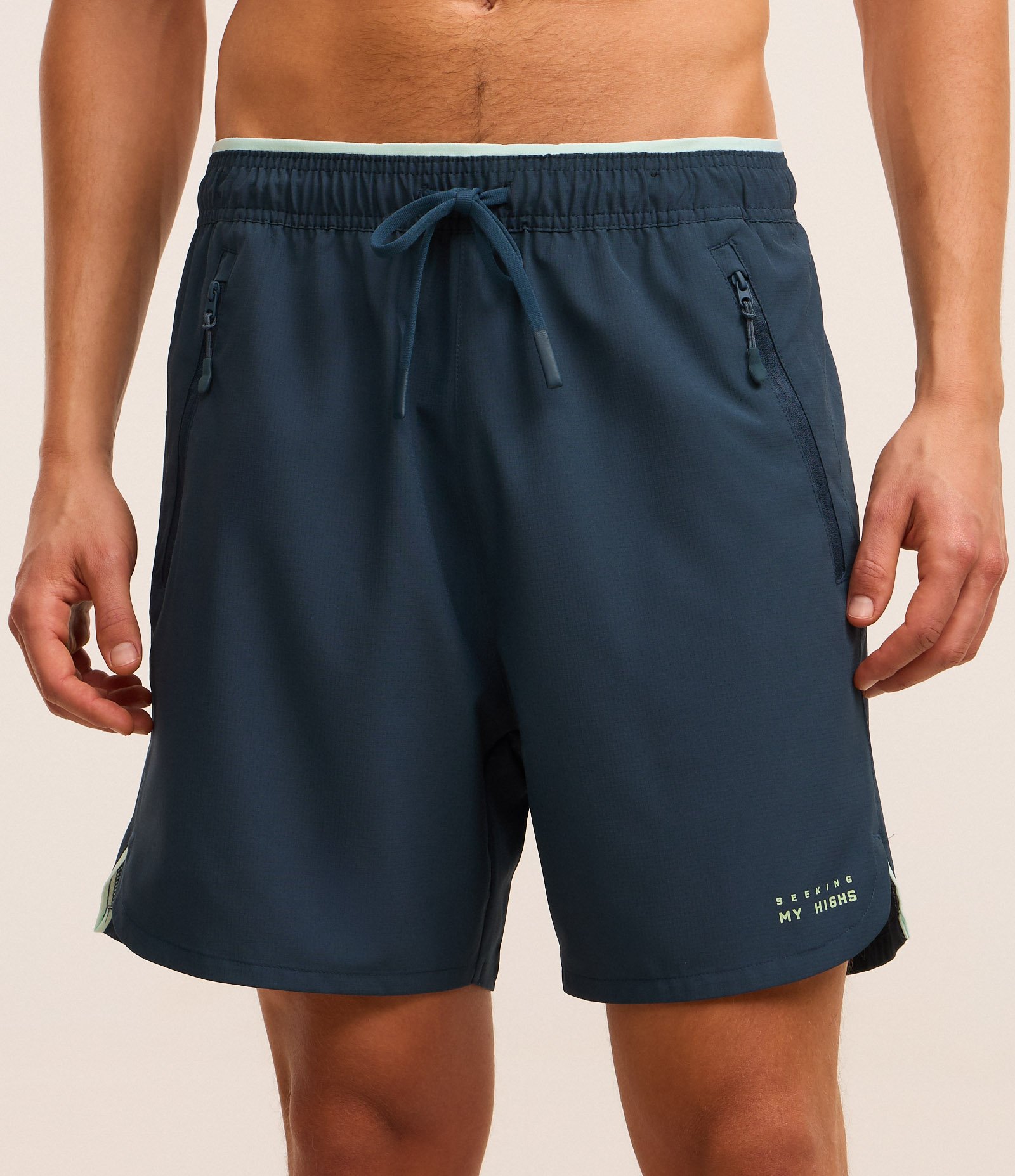 Bermuda Esportiva em Ripstop com Bolsos Funcionais e Estampa Localizada Azul 2