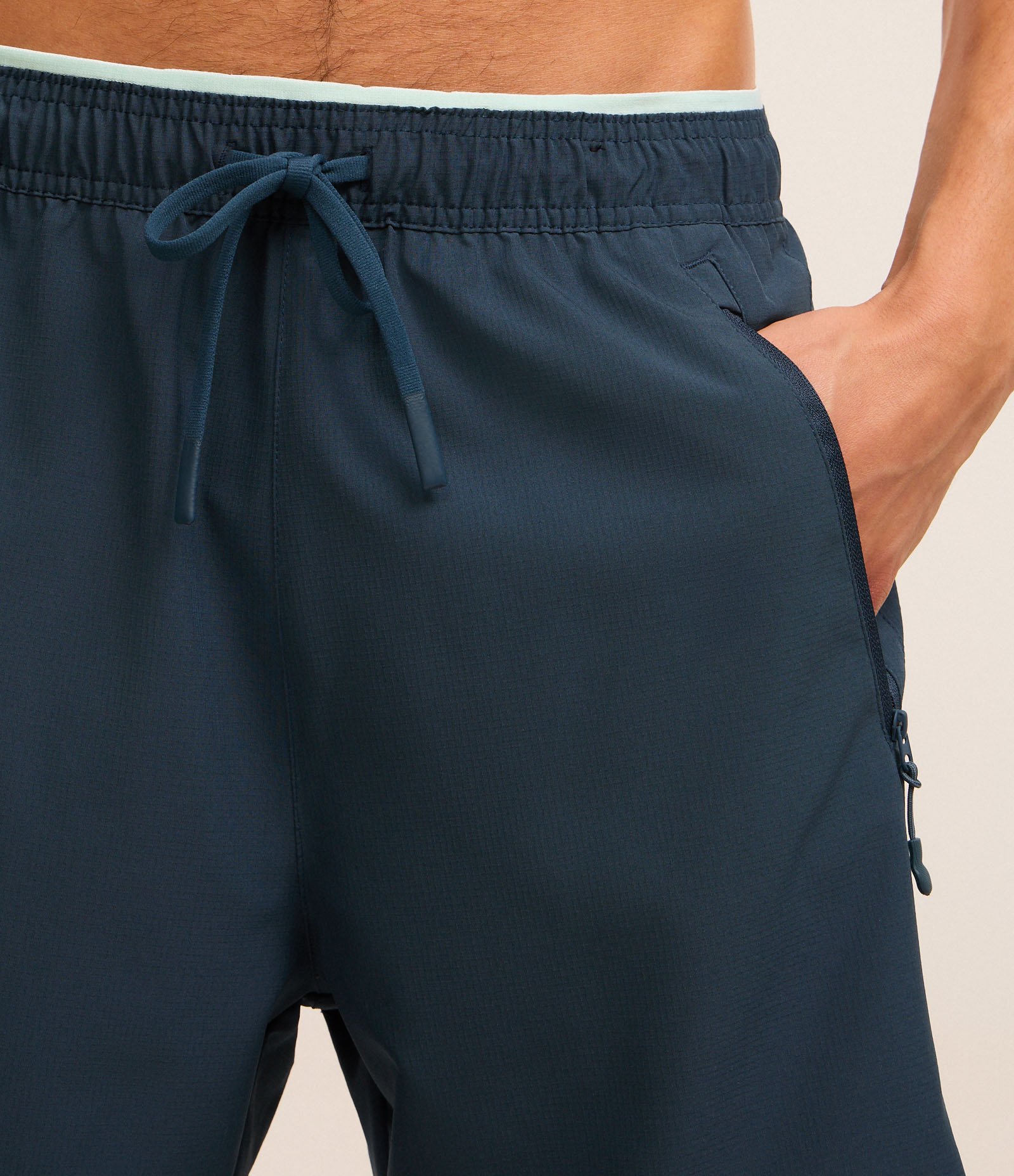 Bermuda Esportiva em Ripstop com Bolsos Funcionais e Estampa Localizada Azul 5