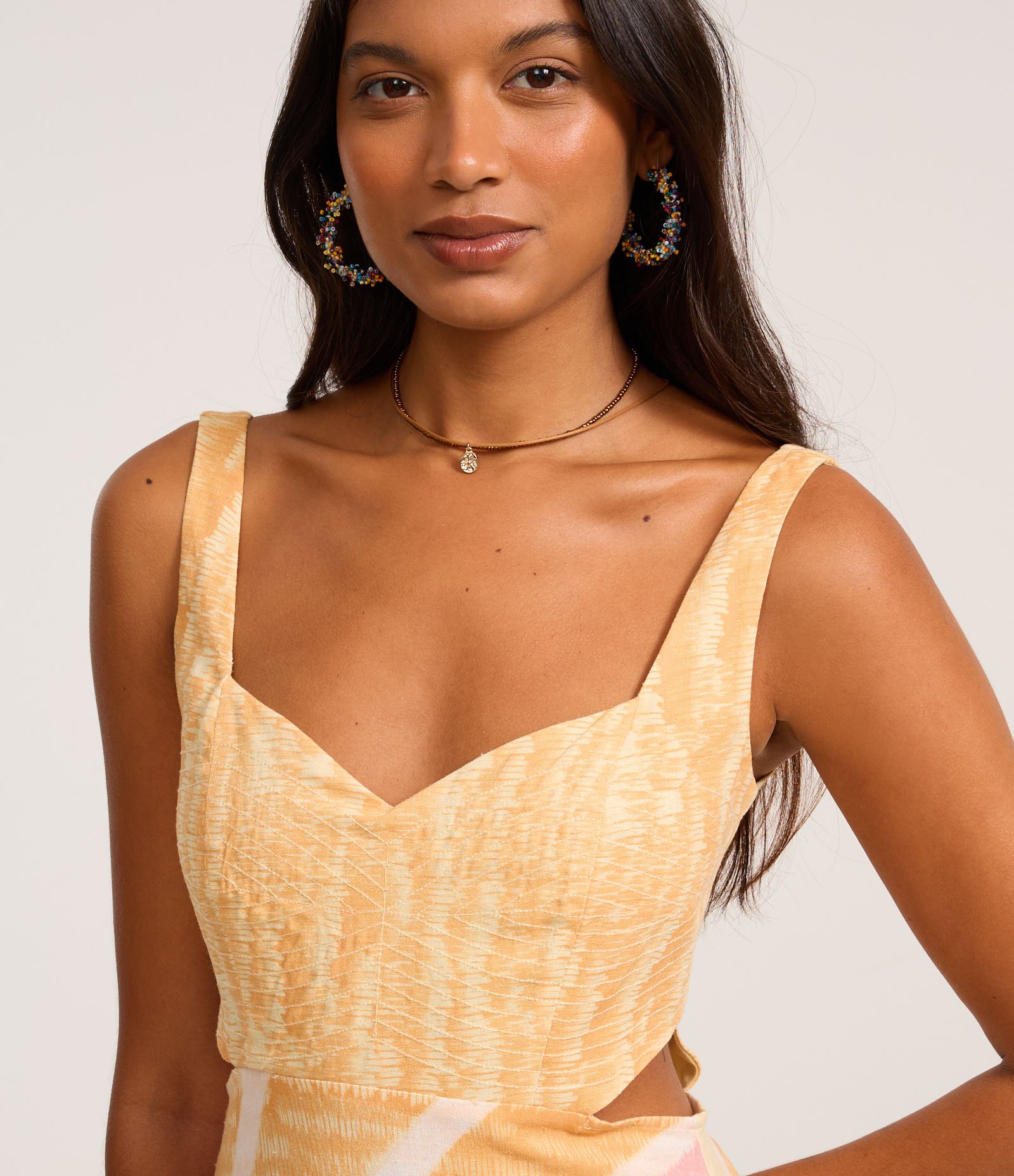 Vestido New Midi em Viscose com Recorte Lateral e Estampa Tropical Amarelo 3