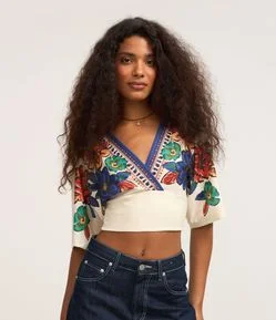Blusa Cropped Texturizada com Estampa Floral