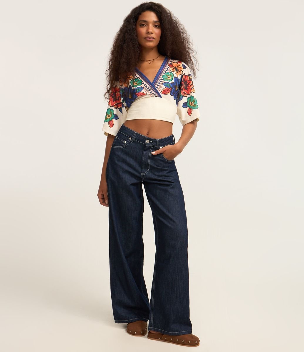 Blusa Cropped Texturizada com Estampa Floral Off White
