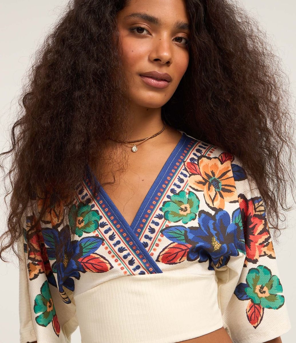 Blusa Cropped Texturizada com Estampa Floral Off White